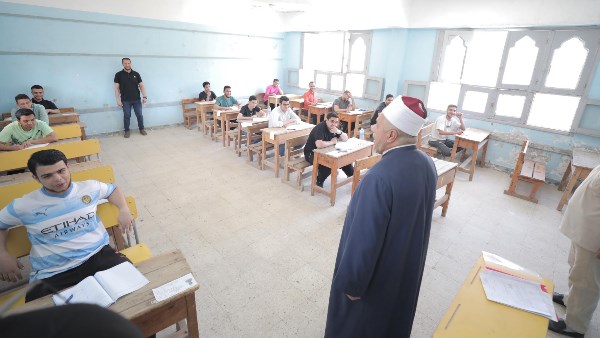 امتحانات الثانوية الأزهرية.. تأخر 25 طالبا عن اللجان وعدم صلاحية حمامات أحد المعاهد