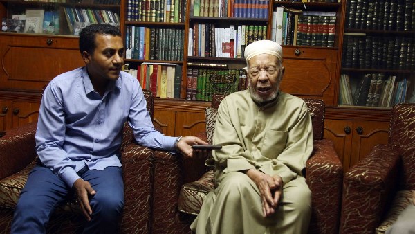 الشيخ معوض إبراهيم أكبر معمر أزهري في حوار سابق لموقع صدى البلد