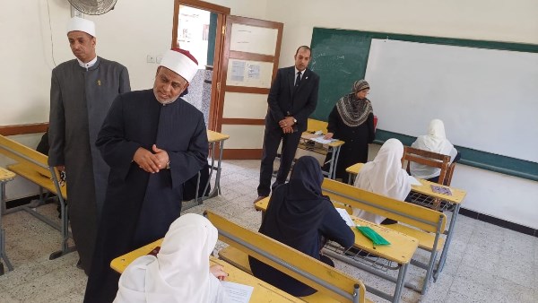 لا شكاوى من الأسئلة.. المعاهد الأزهرية يكثف المتابعة على امتحان الصرف