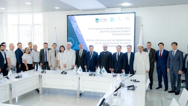 مجلس حكماء المسلمين ينظِّم مائدة عن التراث الديني بكازاخستان
