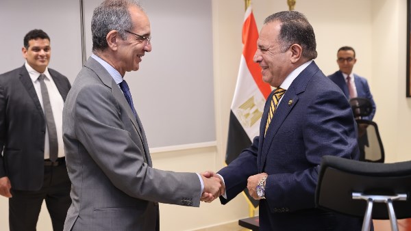 وزير الاتصالات وتكنولوجيا