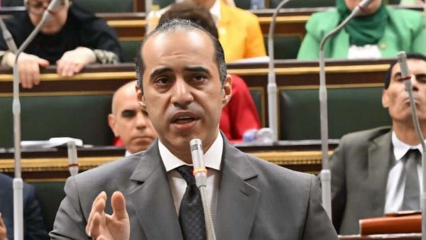 وزير الشئون النيابية من البرلمان
