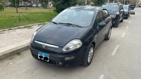 فيات بونتو الهاتشباك تباع بربع مليون جنيه