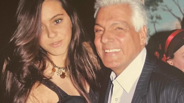 ميران أحمد عبدالوارث تتذكر والدها الراحل بصورة قديمة
