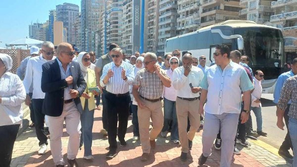 لجنة الادارة المحلية أثناء جولته التفقدية بمحافظة الإسكندرية 