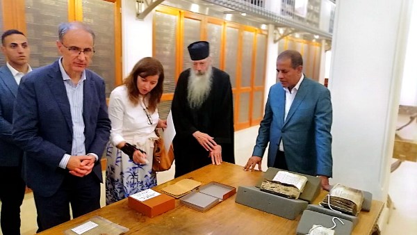 رئيس وزراء صربيا في دير سانت كاترين 