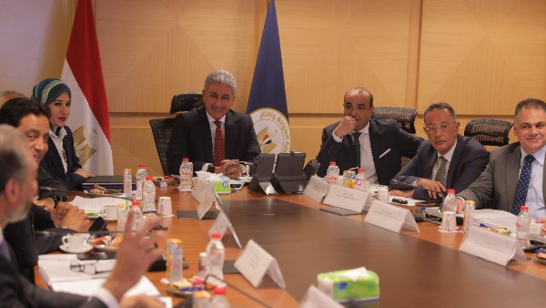وزير السياحة والآثار 