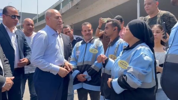إحدى السياس 