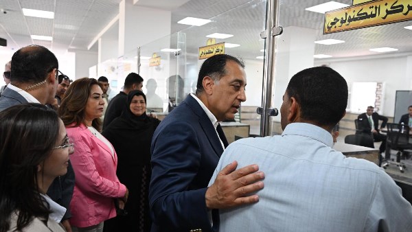 مدبولي يدير حوارا مع مواطن: المركز التكنولوجي يُسهل الحصول على الخدمات