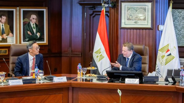 محافظ البنك المركزي المصري يلتقي رئيس البنك الصناعي
