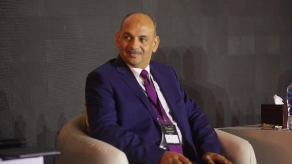 اللواء ياسر عباس نائب هيئة الاستثمار والمناطق الحرة 