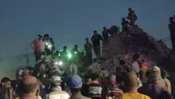 سقوط مدخنة مصنع طوب
