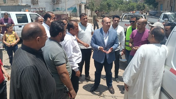 نائب محافظ الجيزة يتابع التجهيزات النهائية بمحطة رفع الصرف الصحى بقرية دهشور