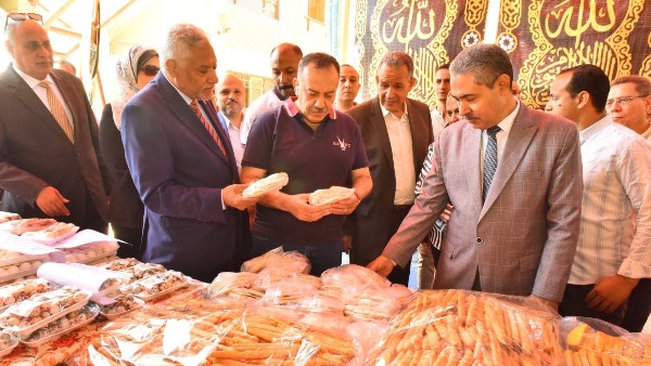 محافظ أسيوط يفتتح معرض "اليوم الواحد"