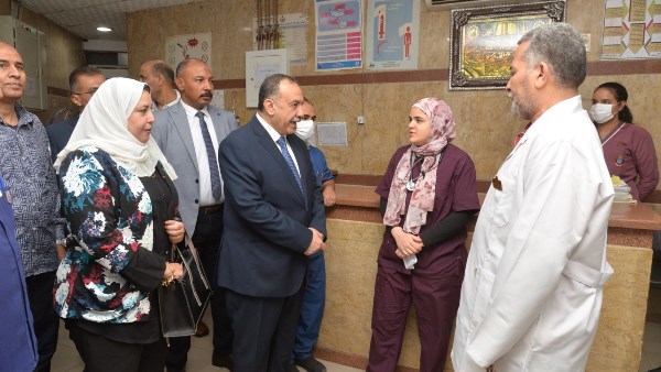 محافظ أسيوط في جولة على عدد من المستشفيات