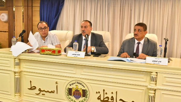 محافظ أسيوط يتخذ إجراءات حاسمة لحماية الأراضي وإزالة التعديات على أملاك الدولة.. وتوجيهات بالإسراع في تنفيذ الخطة الاستثمارية وبدء طرح المشروعات