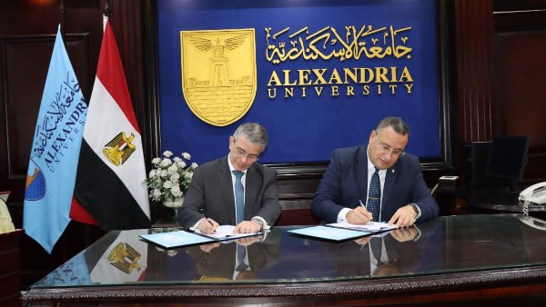 خلال التوقيع