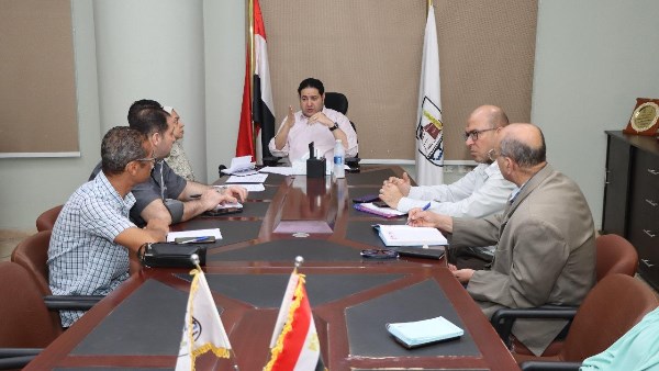 نائب محافظ بني سويف يناقش موضوعات وملفات التقنين قبل عرضها على لجنة البت