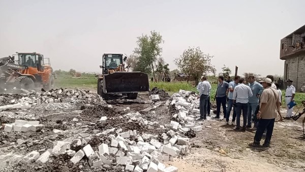 إزالة التعديات على الأراضي الزراعية 