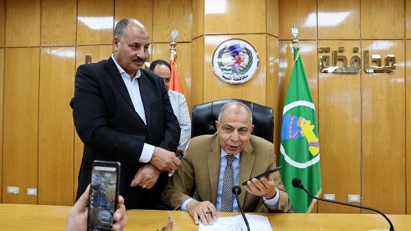 محافظ المنيا يهنئ أوائل الشهادة الإعدادية 