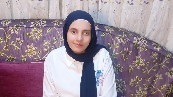 الطالبه ميرال نزيه الأولى بالشهادة الإعدادية 
