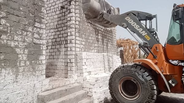 إزالة التعديات على الأراضي الزراعية 