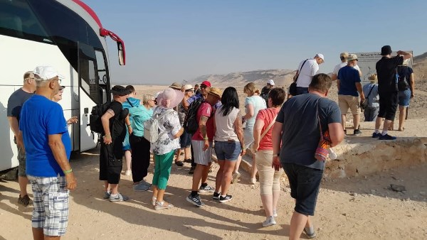 وفود أجنبية متعددة الجنسيات تزور المناطق الأثرية 