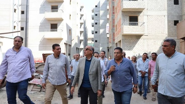 محافظ المنيا يتفقد مشروع المجمع السكني بديل عمارات الإيواء.. التسليم أكتوبر المقبل.. والمحافظ: خطوات جادة من الدولة للقضاء على المناطق غير الآمنة