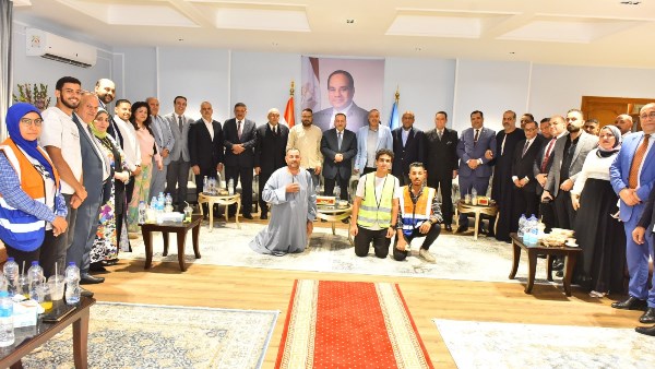 محافظ أسيوط يستقبل المهنئين بعيد الأضحى المبارك