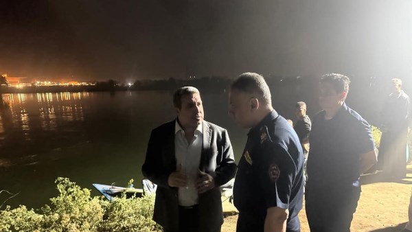 مدير أمن أسيوط يتابع أعمال البحث عن 4 أشخاص سقط بهم تروسيكل بنهر النيل 