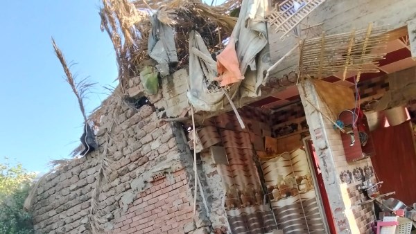 الحماية المدنية تستخرج جثمان صغيرة من أسفل أنقاض منزل أسيوط المنهار