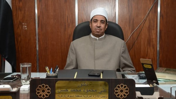 الدكتور علي محمود حسن رئيس الإدارة المركزية لمنطقة أسيوط الأزهرية