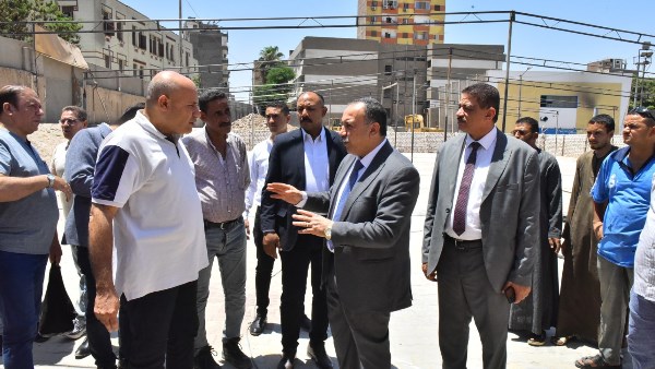 محافظ أسيوط يتفقد السوق الحضري الجديد بنادي الشبان المسلمين