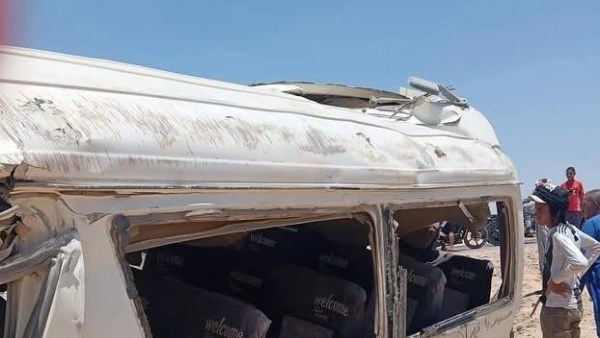 إنقلاب سيارة ميكروباص بطريق ديروط الفرافرة 