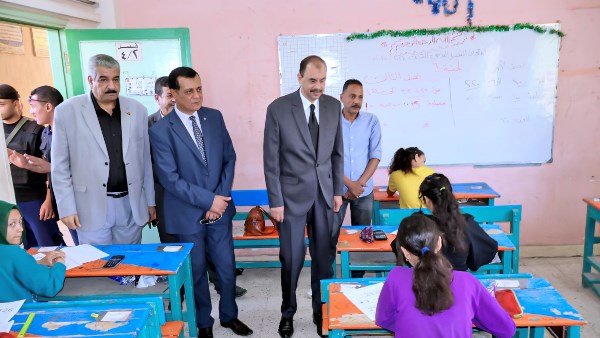 محافظ سوهاج يتفقد سير امتحانات الدبلومات الفنية والشهادة الإعدادية ويؤكد على توفير المناخ الملائم للطلاب