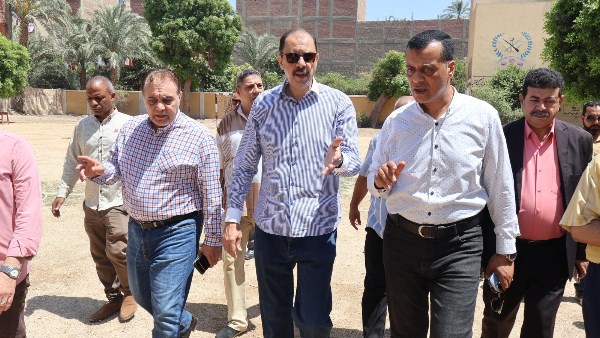 محافظ سوهاج أثناء جولته