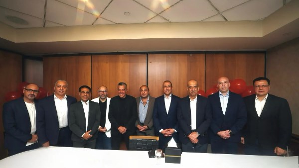 كأس العالم للأندية.. الأهلي يتبادل الهدايا التذكارية في مأدبة عشاء