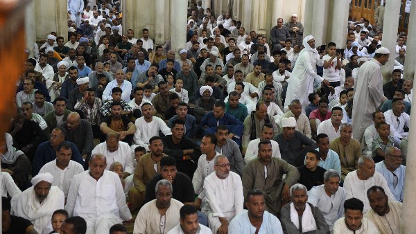 أبناء قنا يؤدون صلاة العيد في 3064 مسجدا و100 ساحة