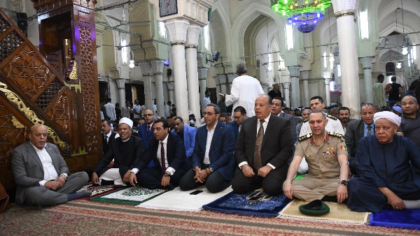محافظ قنا والقيادات التنفيذية