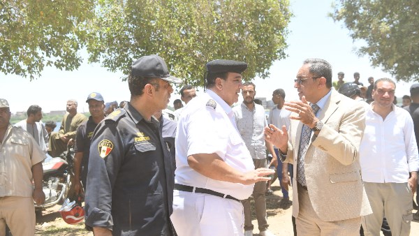 محافظ قنا