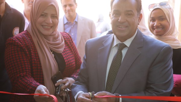 افتتاح معرض بجامعة جنوب الوادى 