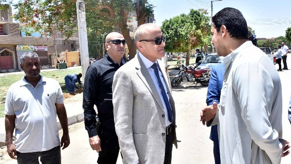 محافظ الأقصر يتفقد مشروعات تطوير وخدمات بمدينة البياضيه