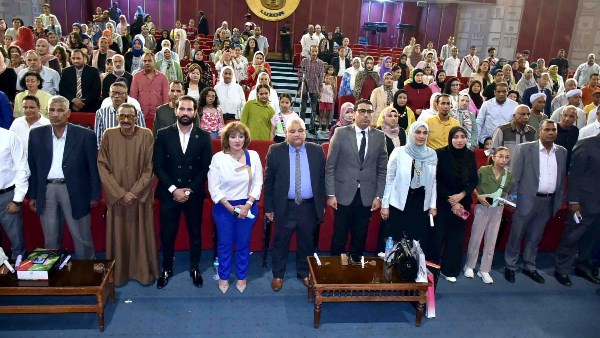 نائب محافظ الأقصر يشارك في حفل تكريم مدير عام التعليم العام لبلوغها السن القانوني للمعاش