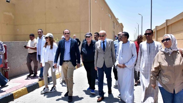 محافظ الأقصر يتفقد مركز تدريب "هيا" ويشيد بدورها في دعم الصادرات البستانية وتوفير فرص العمل