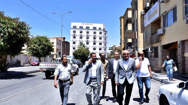 محافظ الأقصر يجري جولة ميدانية موسعة لمتابعة مستوى النظافة بمدينة الأقصر