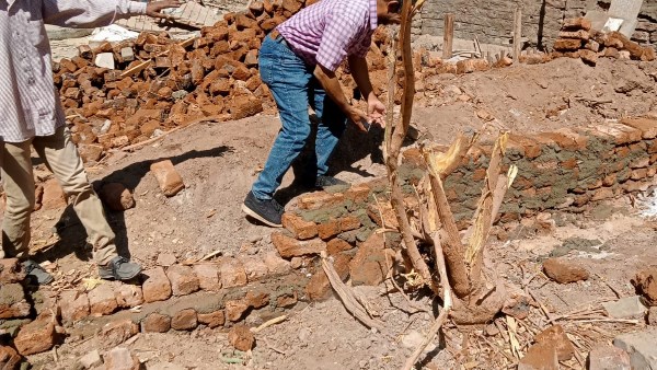 إزالة حالتين بناء مخالف دون ترخيص في مدينة الأقصر