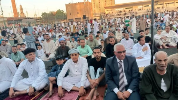 مشاهد مضيئة بعيد الأضحى..فتح مراكز الشباب والأندية الرياضية بأسوان أمام المواطنين كساحات للصلاة