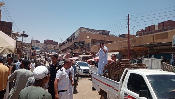 أسوان : إغلاق نهائى لـ10 محلات مخالفة ورفع 500 حالة إشغال