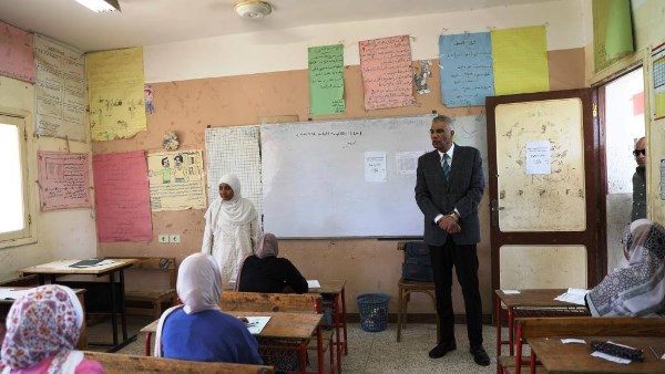 8938 طالبا وطالبة يؤدون امتحان اللغة الأجنبية الثانية بثانوية أسوان