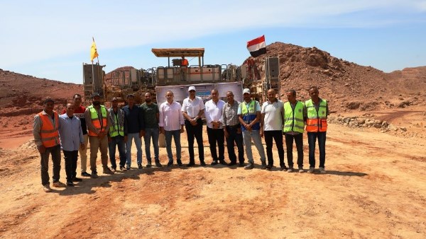 محافظ أسوان يطالب بتسريع معدلات إنجاز مشروع الطريق الإقليمى الدائرى الشرقى